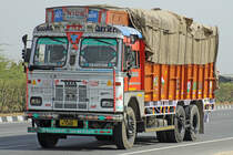 TATA 5218, 17.Februar 2017, Jaipur Kishangarh Expressway, Rajasthan, Indien.