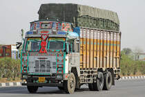 TATA 2518, 17.Februar 2017, Jaipur Kishangarh Expressway, Rajasthan, Indien.