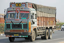 Ashok Leyland 2516, 17.Februar 2017, Jaipur Kishangarh Expressway, Rajasthan, Indien.