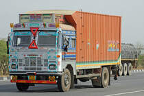 TATA 1613, 17.Februar 2017, Jaipur Kishangarh Expressway, Rajasthan, Indien.