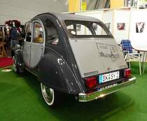 =Citroen 2 CV, präsentiert bei den Retro Classics Stuttgart im März 2017