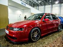 Seat Leon I anspruchsvoll getunt, fotografiert auf der Automobil und Tuning Show, März 2017.