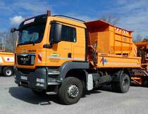 =MAN-Kipper der Firma  RUMPEL  steht auf dem Autohof Fulda-Nord im März 2017