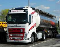 =Volvo FH - Silozug rastet an der A 3 im März 2017