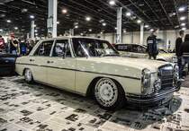 Anspruchsvoll modifizierter Mercedes-Benz W114 (E-Klasse vorgänger)