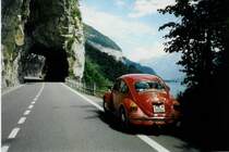 VW-K�fer BE 80'244 in der N�he der Beatush�hlen am Thunersee