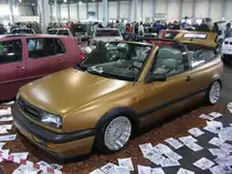 VW Golf III Cabriolet gepimpt, gesehen auf der Automobil und Tuning Show, März 2017.