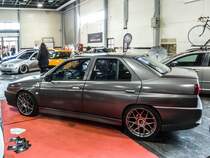 Alfa-Romeo 155 schön getunt. Aufnahme: Automobil und Tuning Show, März 2017.
