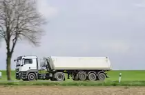 MAN TGS 18.440 Kippersattelzug, am 10.4.2017 auf der L 164 (ex B221) bei Übach - Palenberg 