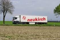 MB 1644 mit Sattelauflieger, mitgezogen am 10.4.2017 auf der L 164 (ex B221) bei Übach - Palenberg 