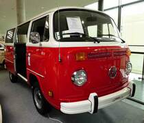 =VW T2, steht bei den Retro Classics Stuttgart im März 2017