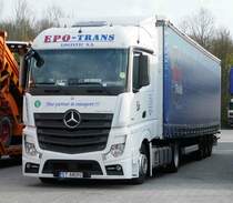 =MB-Sattelzug von  EPO-Trans  rastet auf dem Autohof Fulda-Nord im April 2017