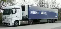 =MB-Sattelzug von  Kühne&Nagel  rastet auf dem Autohof Fulda-Nord im April 2017