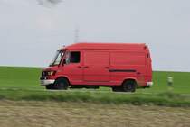 Mercedes-Benz T 2, ex Umweldschutz Fahrzeug auf der L 164  (ex B221) bei Übach - Palenberg, mitgezogen am 10.4.2017