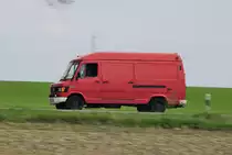 Mercedes-Benz T 2, ex Umweldschutz Fahrzeug auf der L 164  (ex B221) bei Übach - Palenberg, mitgezogen am 10.4.2017