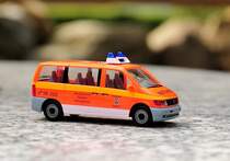 Mercedes-Bens Vito, Notarzt der Berufsfeuerwehr Salzgitter Herpa Modell ; Aufnahme am 8.4.2017