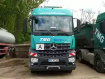 TMG Mercedes Benz Arocs am 14.04.17 in Hanau in einen Industriegebiet