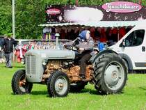 Ferguson 35X, bzw. wenn die Oma beim Kirtag vorbeikommt; 160515