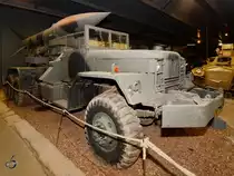 Ein LKW vom Typ International Harvester M386 TEL mit einer Honest John Nuklearrakete (Duxford, September 2013)