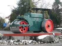 Stadt Langenthal als Strassenkreiseldenkmal ein Strassenwalze der Firma AMMAN  .. Foto vom 30.11.2008