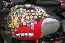 =trinkfreudige Tankgestaltung, fotografiert vor dem Messegelände Kassel im März 2017