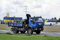 IVECO Trakker 410, auf der L 164 (ex B221) bei Übach - Palenberg, mitgezogen am 27.4.2017 