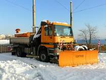 TN Neuchael - Mercedes ACTROS 1831 im mit Wintermontur im Garagenareal der TN in Neuchatel am 01.01.2009