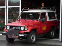 BLT - Einsatzwagen Toyota Land Cruiser BL 81106 bei der ausfahrt aus dem Busdepot der BLT .. Foto vom 22.11.2008