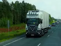 SCANIA-R500, nordwärts auf der finnischen E8; 160725