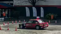 BMW driftet auf der Gymkhana Show, in Rahmen der Automobil und Tuning Show, März 2017.