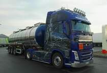 Volvo Tank Sattelzug an einer Raststätte bei Sangerhausen an der A38 29.04.17f