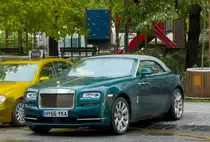 Rolls Royce Dawn, Grün in der Innenstadt von Budapest. Foto: 20.04.2017.