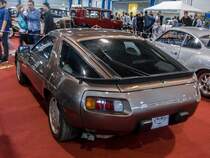 Porsche 928 Rückansicht. Das Auto wurde auf der Carstyling Tuning Show, März 2017 ausgestellt.