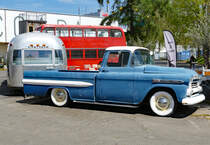 Chevrolet Apache 32 vor Airstream Trailer in Bad-Honnef - 30.04.2017