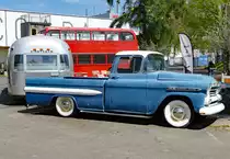 Chevrolet Apache 32 vor Airstream Trailer in Bad-Honnef - 30.04.2017