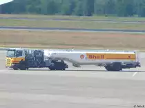 Scania Tanksattelzug in Berlin-Tegel am 08.06.2016