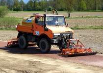 Unimog U1200 beim Straenneubau, April 2017