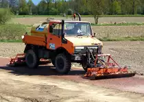 Unimog U1200 beim Stra�enneubau, April 2017