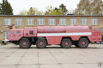 Das Flugfeldlöschfahrzeug АА-60 (MAZ-7310) im Nationalen Luftfahrtmuseum der Ukraine (Kiew, April 2016)