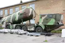 Ein SPU-143 LKW zum Transport und Start der Tupolew M-143/WR-3 Rejs Drohne im Nationalen Luftfahrtmuseum der Ukraine (Kiew, April 2016)