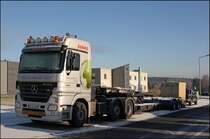 Das gute Wetter wurde mal schnell f�r einen kleinen Ausflug genutzt. Mercedes Actros MP2 2550 ist f�r den Landmaschinenhersteller Claas unterwegs.
