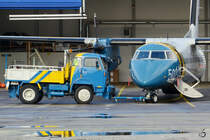Ein Volvo F85 Flugzeugschlepper der schwedischen Küstenwache, aufgenommen am 04.06.2012 am Flughafen Stockholm-Skavsta.
