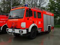 Feuerwehr Bad Vilbel Mercedes Benz LF 16/12 am 07.05.17 beim Tag der Offenen Tür am neuen Gerätehaus im Stadtteil Heilsberg