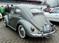 =VW Käfer, Bj. 1957, gesehen bei der Technorama Kassel im März 2017. Für diesen Käfer wurde von der Stiftung AutoMuseum Volkswagen eine Fahrzeug-Identitäts-Urkunde ausgestellt.