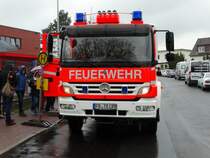 Feuerwehr Bad Vilbel Mercedes Benz Atego TLF 20/25 (Florian Vilbel 1-22-1) am 07.05.17 beim Tag der Offenen Tür am neuen Gerätehaus im Stadtteil Heilsberg