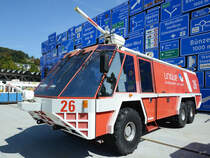 Ein Rosenbauer-Einsatzfahrzeug Titan TR30 6x6 der Flughafenfeuerwehr im Verkehrshaus der Schweiz (Luzern, September 2011)