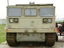 Der Raupenschlepper ATS-59G im Nationalen Luftfahrtmuseum der Ukraine (Kiew, April 2016)