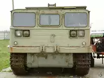 Der Raupenschlepper ATS-59G im Nationalen Luftfahrtmuseum der Ukraine (Kiew, April 2016)