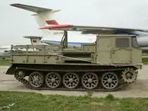 Der Raupenschlepper ATS-59G im Nationalen Luftfahrtmuseum der Ukraine (Kiew, April 2016)