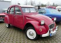 =Citroen 2CV, fotografiert bei der Technorama Kassel im März 2017